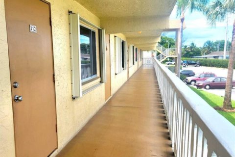 Copropriété à vendre à Palm Springs, Floride: 2 chambres, 76.64 m2 № 2177003 - photo 2