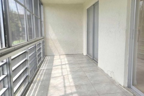 Copropriété à vendre à Palm Springs, Floride: 2 chambres, 76.64 m2 № 2177003 - photo 5