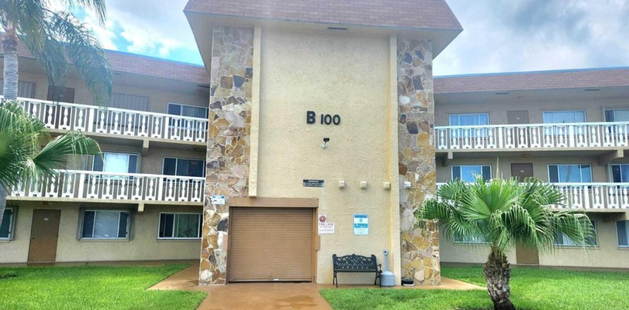 Condo à Palm Springs, Floride, 2 chambres  № 2177003