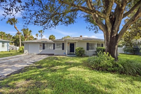 House in Tampa, Florida 3 bedrooms, 152.82 sq.m. № 2353201