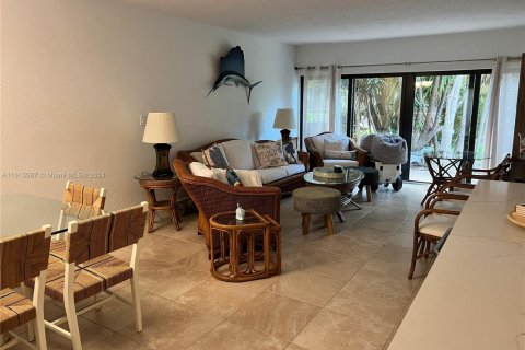 House in Islamorada, Village of Islands, Florida 3 bedrooms, 125.88 sq.m. № 1695386 - photo 18