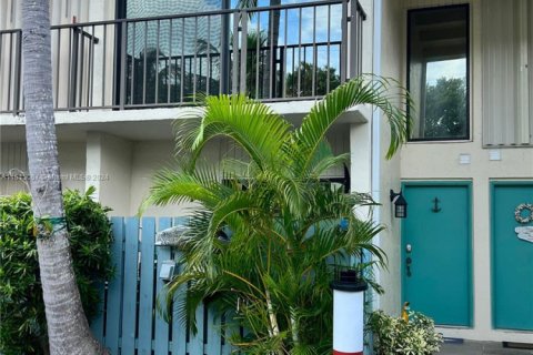 House in Islamorada, Village of Islands, Florida 3 bedrooms, 125.88 sq.m. № 1695386 - photo 17