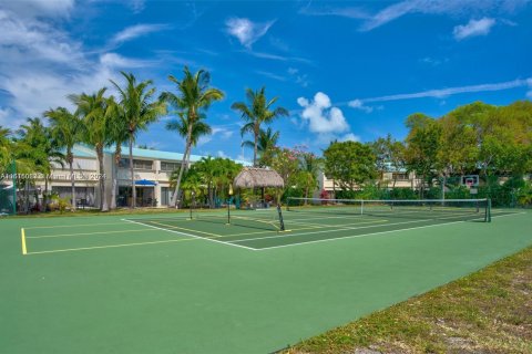 House in Islamorada, Village of Islands, Florida 3 bedrooms, 125.88 sq.m. № 1695386 - photo 14
