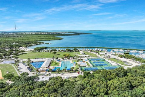 House in Islamorada, Village of Islands, Florida 3 bedrooms, 125.88 sq.m. № 1695386 - photo 8