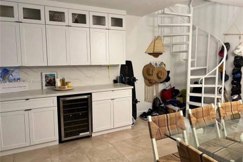 House in Islamorada, Village of Islands, Florida 3 bedrooms, 125.88 sq.m. № 1695386 - photo 19