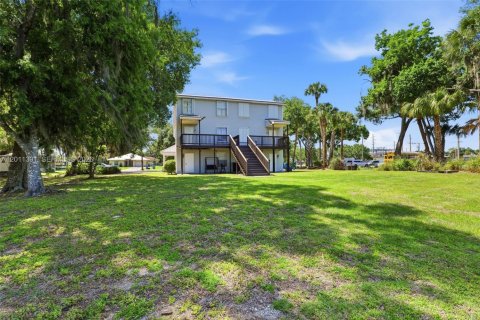 Commercial property in Okeechobee, Florida № 2075418 - photo 8