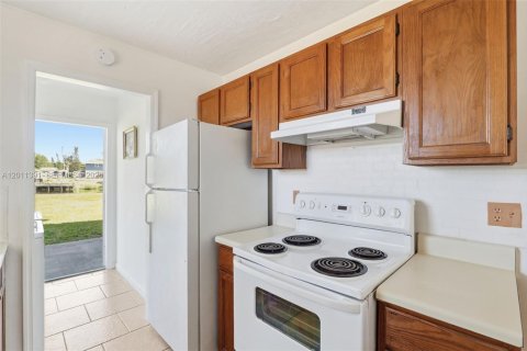 Commercial property in Okeechobee, Florida № 2075418 - photo 20