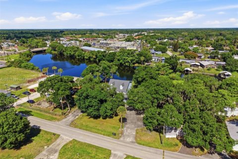 Commercial property in Okeechobee, Florida № 2075418 - photo 28