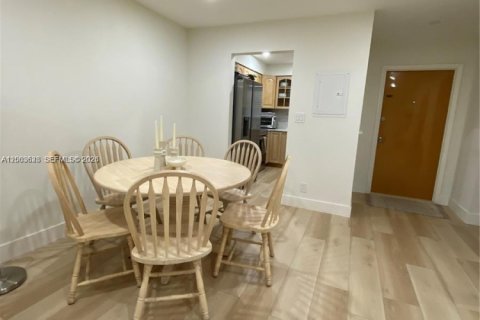 Condo in Hollywood, Florida, 2 bedrooms  № 2069170 - photo 5