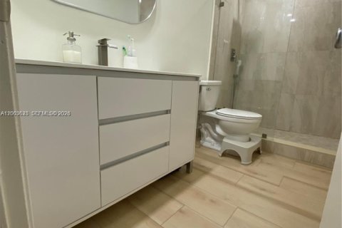 Condo in Hollywood, Florida, 2 bedrooms  № 2069170 - photo 13