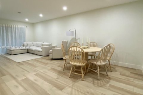 Condo in Hollywood, Florida, 2 bedrooms  № 2069170 - photo 2