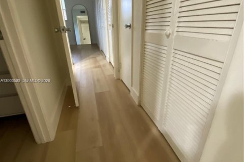 Condo in Hollywood, Florida, 2 bedrooms  № 2069170 - photo 11