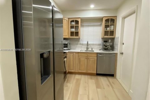 Condo in Hollywood, Florida, 2 bedrooms  № 2069170 - photo 7