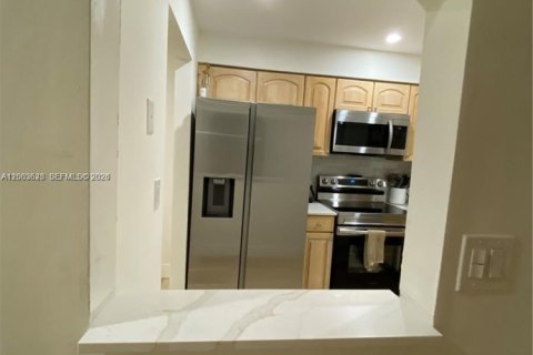 Condo in Hollywood, Florida, 2 bedrooms  № 2069170 - photo 10