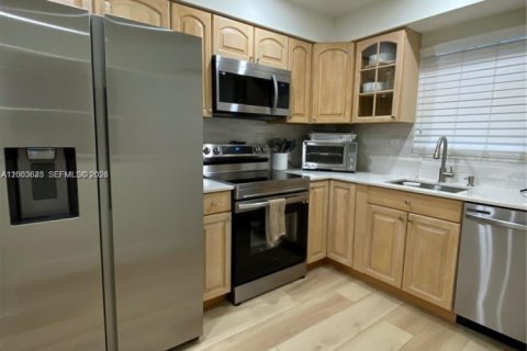 Condo in Hollywood, Florida, 2 bedrooms  № 2069170 - photo 9