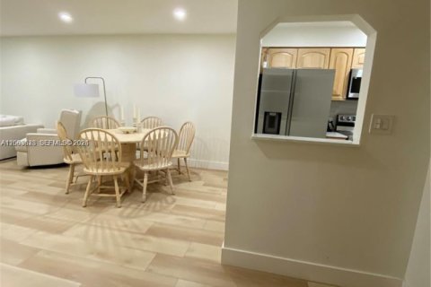 Condo in Hollywood, Florida, 2 bedrooms  № 2069170 - photo 6