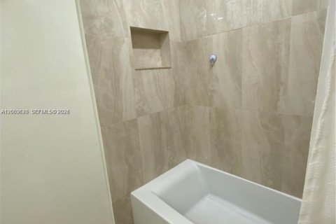 Condo in Hollywood, Florida, 2 bedrooms  № 2069170 - photo 19