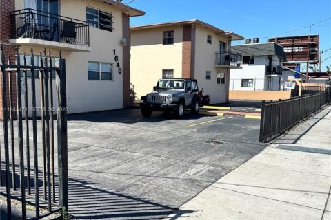 Снять в аренду виллу или дом в Майами, Флорида 2 спальни, 720.92м2, № 2005808 - фото 17