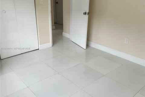 Снять в аренду виллу или дом в Майами, Флорида 2 спальни, 720.92м2, № 2005808 - фото 12