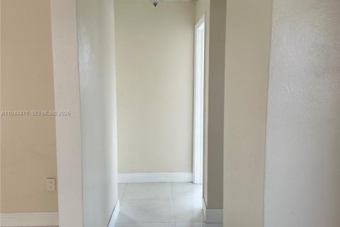 Снять в аренду виллу или дом в Майами, Флорида 2 спальни, 720.92м2, № 2005808 - фото 10