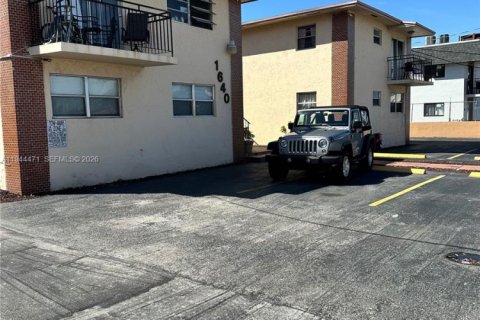 Снять в аренду виллу или дом в Майами, Флорида 2 спальни, 720.92м2, № 2005808 - фото 16