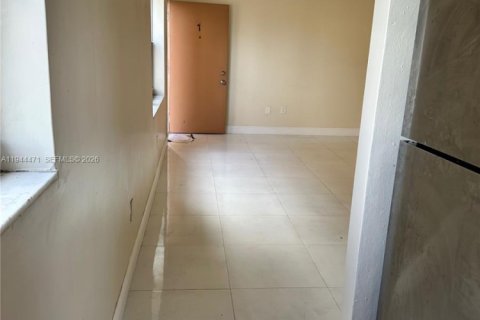 Снять в аренду виллу или дом в Майами, Флорида 2 спальни, 720.92м2, № 2005808 - фото 8