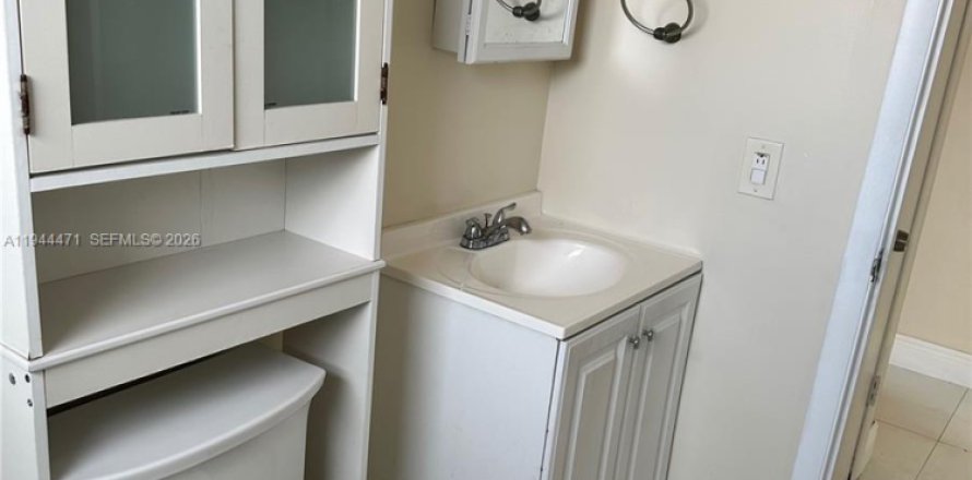 Дом в Майами, Флорида 2 спальни, 720.92м2 № 2005808