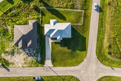 House in LaBelle, Florida 3 bedrooms, 133.78 sq.m. № 1762479 - photo 9