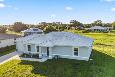 House in LaBelle, Florida 3 bedrooms, 133.78 sq.m. № 1762479 - photo 7