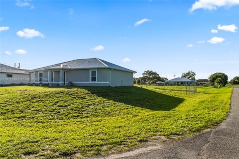 House in LaBelle, Florida 3 bedrooms, 133.78 sq.m. № 1762479 - photo 12