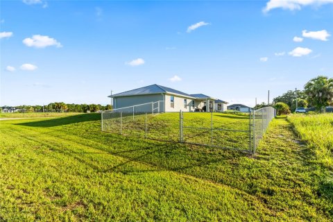 House in LaBelle, Florida 3 bedrooms, 133.78 sq.m. № 1762479 - photo 13