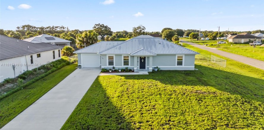 House in LaBelle, Florida 3 bedrooms, 133.78 sq.m. № 1762479