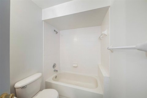 House in Orlando, Florida 3 bedrooms, 117.06 sq.m. № 2098208 - photo 11