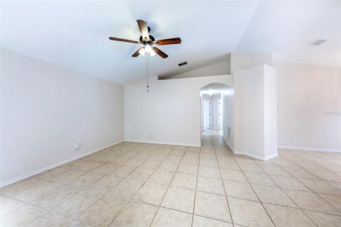 House in Orlando, Florida 3 bedrooms, 117.06 sq.m. № 2098208 - photo 2