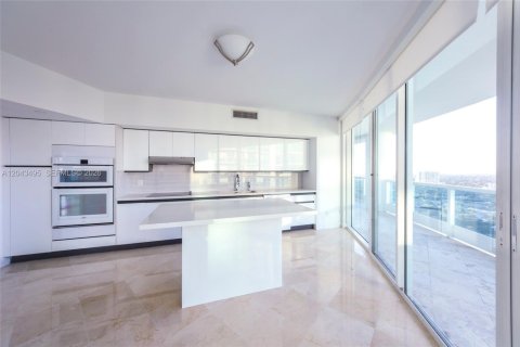 Снять в аренду кондоминиум в Майами, Флорида 2 спальни, 192.31м2, № 2145842 - фото 11