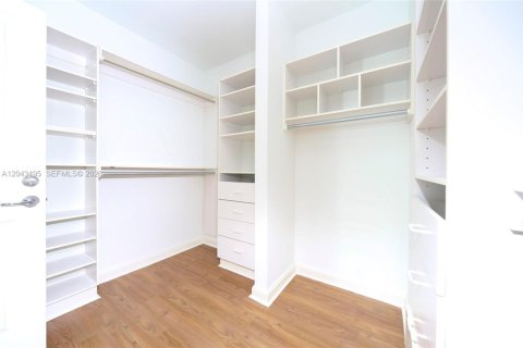 Снять в аренду кондоминиум в Майами, Флорида 2 спальни, 192.31м2, № 2145842 - фото 20