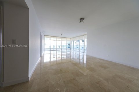 Снять в аренду кондоминиум в Майами, Флорида 2 спальни, 192.31м2, № 2145842 - фото 8