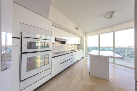 Снять в аренду кондоминиум в Майами, Флорида 2 спальни, 192.31м2, № 2145842 - фото 13