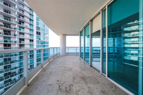 Снять в аренду кондоминиум в Майами, Флорида 2 спальни, 192.31м2, № 2145842 - фото 2