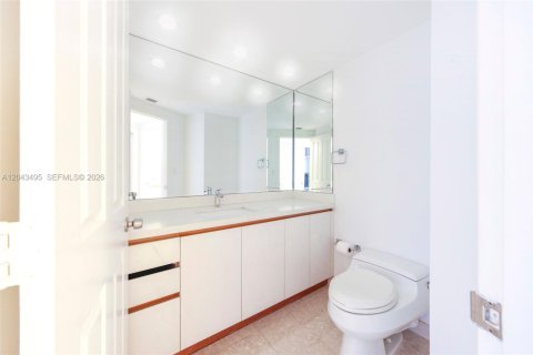 Снять в аренду кондоминиум в Майами, Флорида 2 спальни, 192.31м2, № 2145842 - фото 18