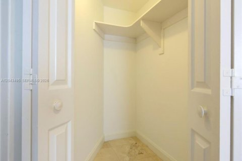 Снять в аренду кондоминиум в Майами, Флорида 2 спальни, 192.31м2, № 2145842 - фото 23