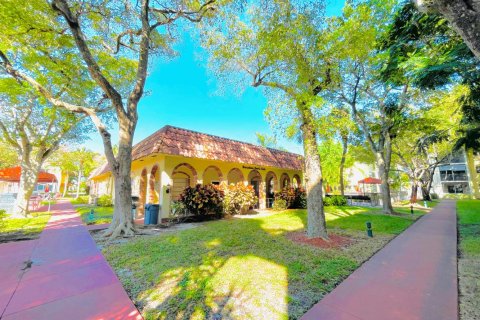 Condominio en venta en Pompano Beach, Florida, 2 dormitorios, 81.75 m2 № 2189663 - foto 24