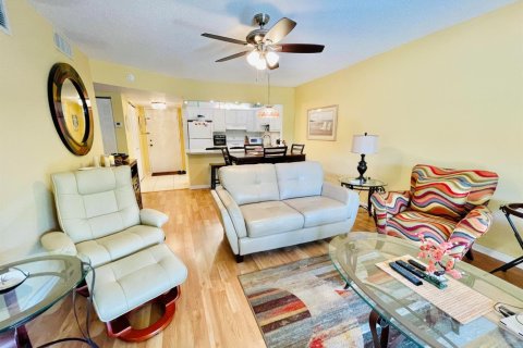 Condominio en venta en Pompano Beach, Florida, 2 dormitorios, 81.75 m2 № 2189663 - foto 11