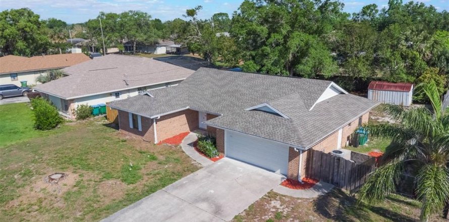 House in Deltona, Florida 3 bedrooms, 121.61 sq.m. № 1750625