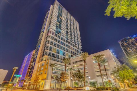 Condominio en venta en Orlando, Florida, 2 dormitorios, 105.35 m2 № 1515610 - foto 1