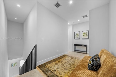 Adosado en venta en North Miami Beach, Florida, 3 dormitorios, 209.22 m2 № 2254698 - foto 22