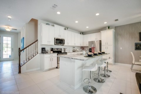 Adosado en venta en Kissimmee, Florida, 5 dormitorios, 213.12 m2 № 1849418 - foto 4