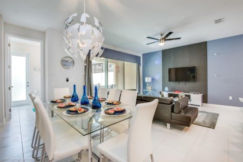 Adosado en venta en Kissimmee, Florida, 5 dormitorios, 213.12 m2 № 1849418 - foto 9