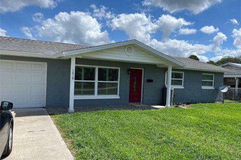 House in Astor, Florida 3 bedrooms, 120.77 sq.m. № 2132214