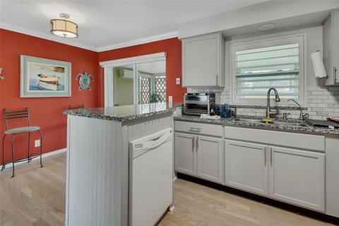 House in Astor, Florida 3 bedrooms, 120.77 sq.m. № 2132214 - photo 10